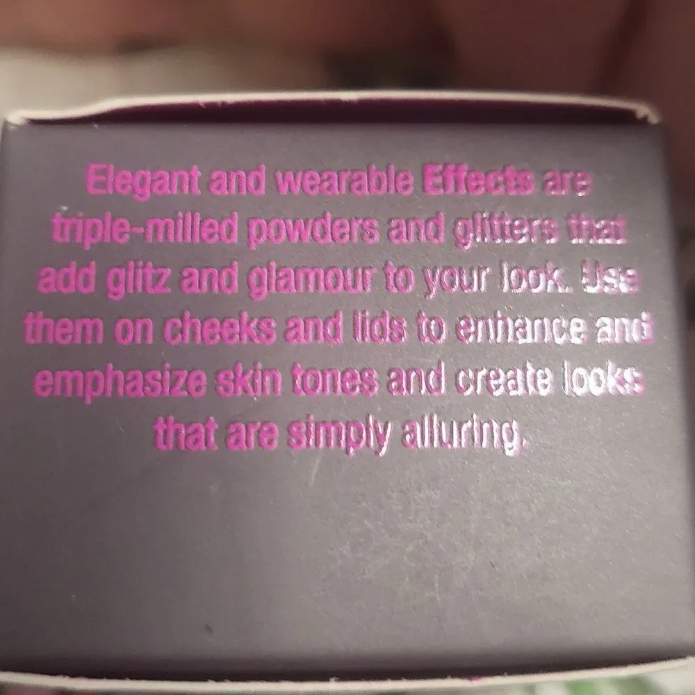 Lique Cheek and Eye lid Powder Lust